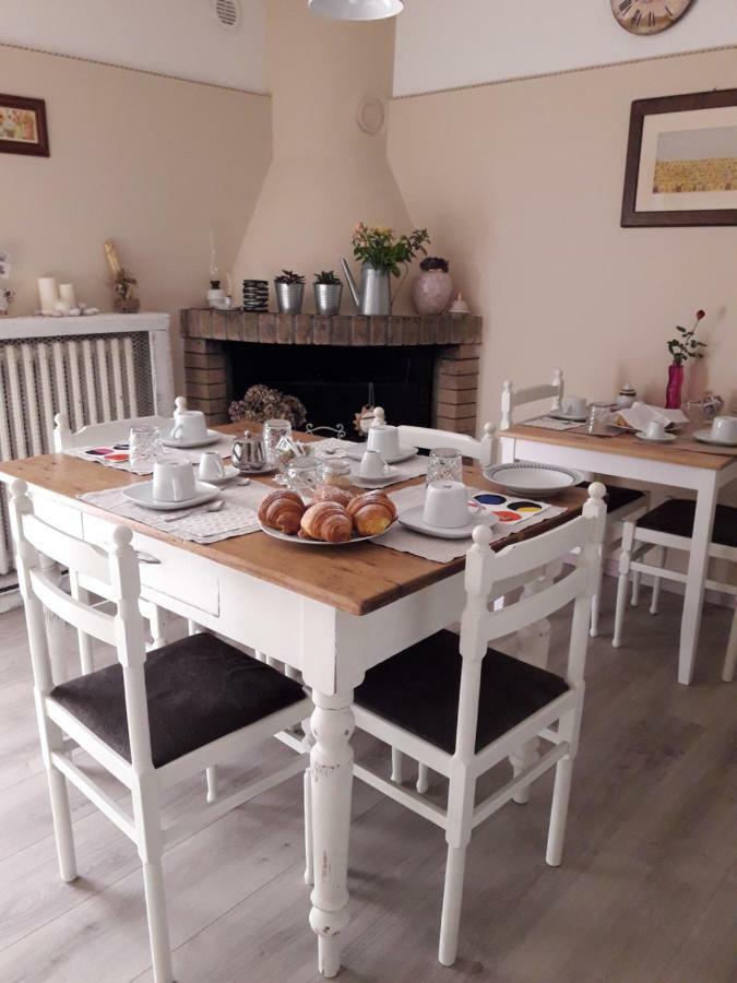 Casavittorio Bed & Breakfast San Giovanni In Marignano Bagian luar foto